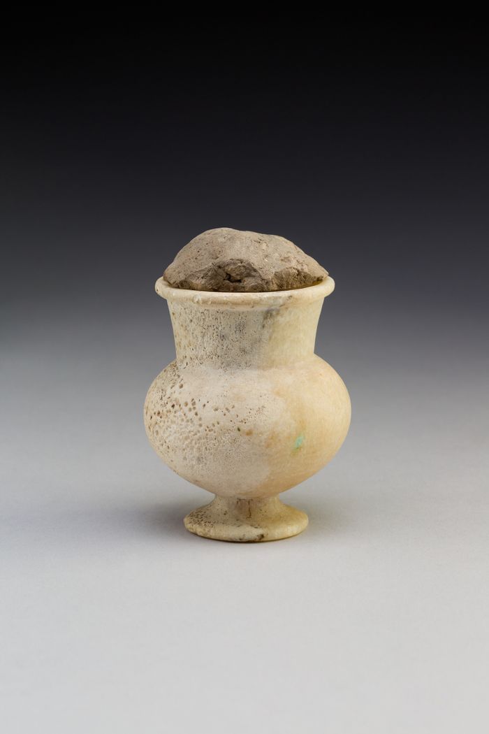 Open-Mouthed Cosmetic Jar with Mud Stopper