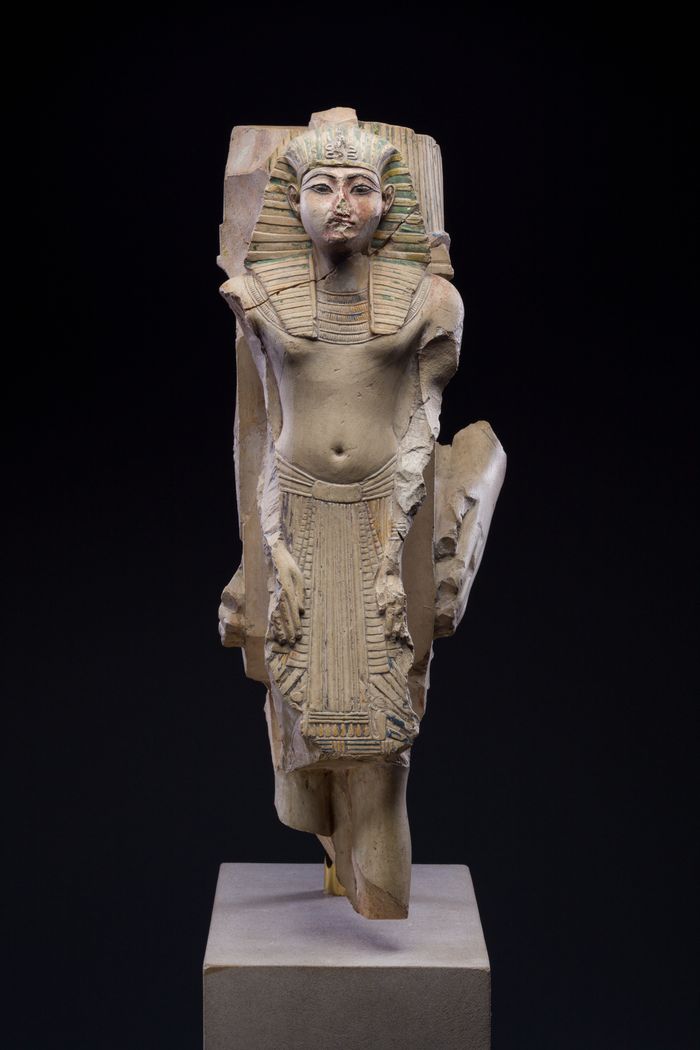 Figure of a king as part of a group proffered by an official of Ramesses II