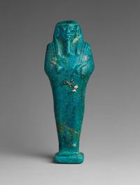 Torso of Nefertiti from a dyad holding a stela in front of the bodies