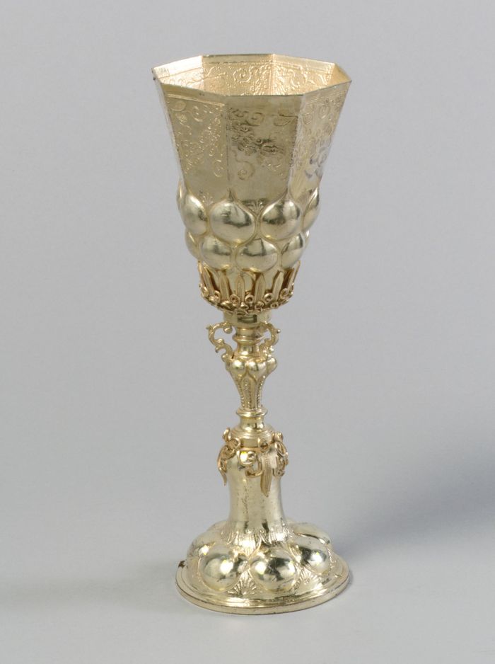 Standing cup