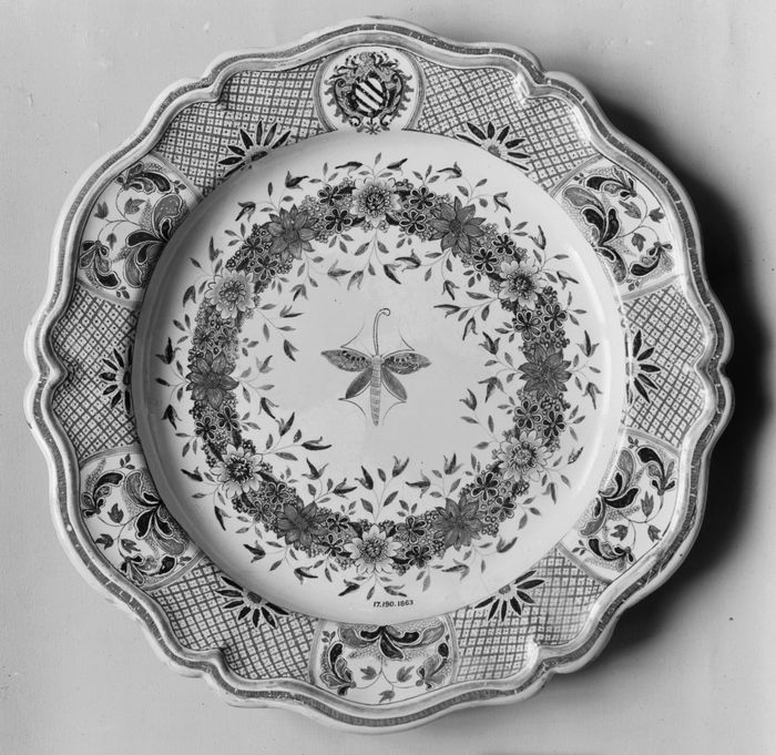 Dish (underdish for a tureen)