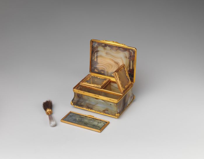 Box for rouge and patches