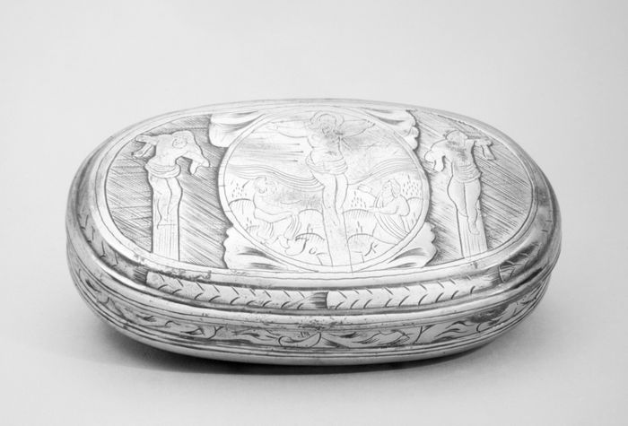 Tobacco box