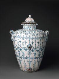 Tea caddy (one of a pair)