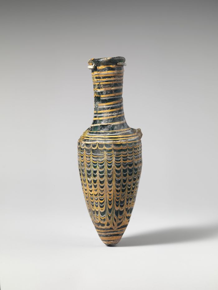 Glass amphoriskos (perfume bottle)