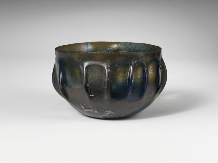 Glass ribbed bowl