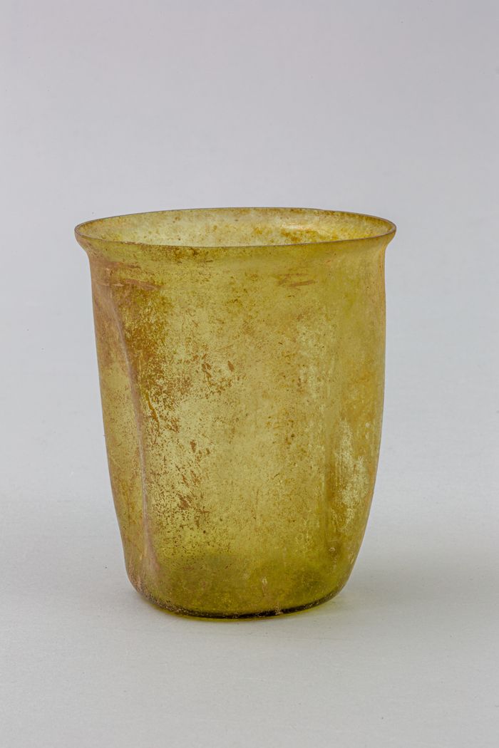 Glass indented beaker