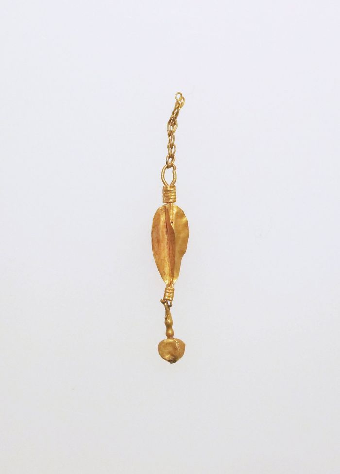 Pendant in the form of a spearhead