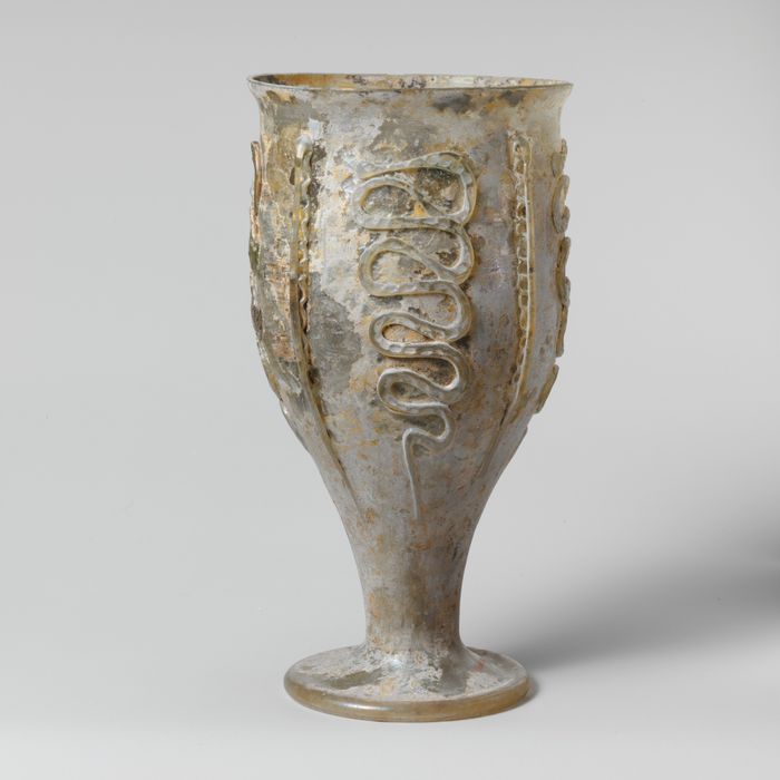 Glass beaker with snake-thread decoration