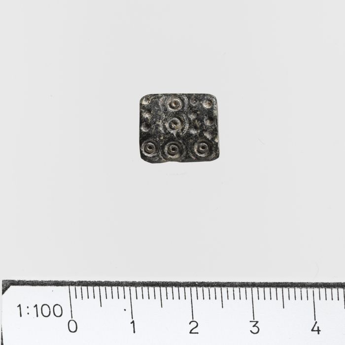 Steatite cushion-shaped seal