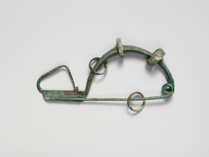 Bronze fibula (safety pin) with four rings