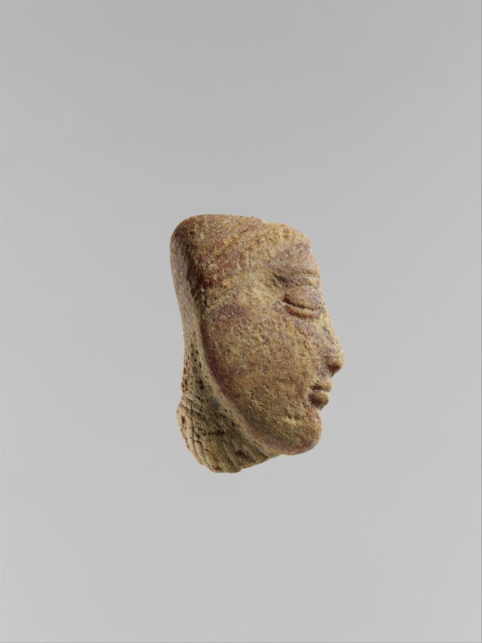 Pendant: female head