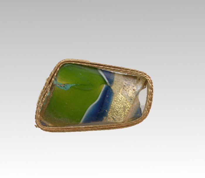 Glass gold-band mosaic bowl fragment