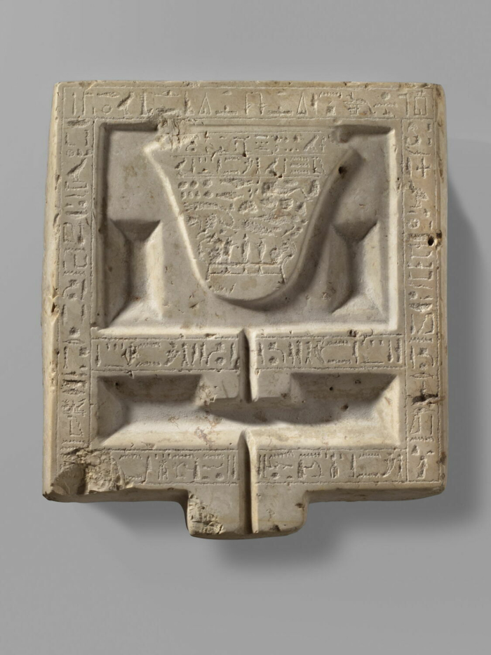 Heneniou offering table