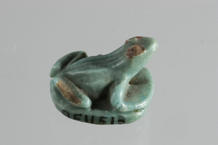 amulet; pearl; ring setting