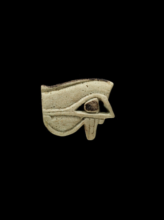 Simple two-sided udjat amulet