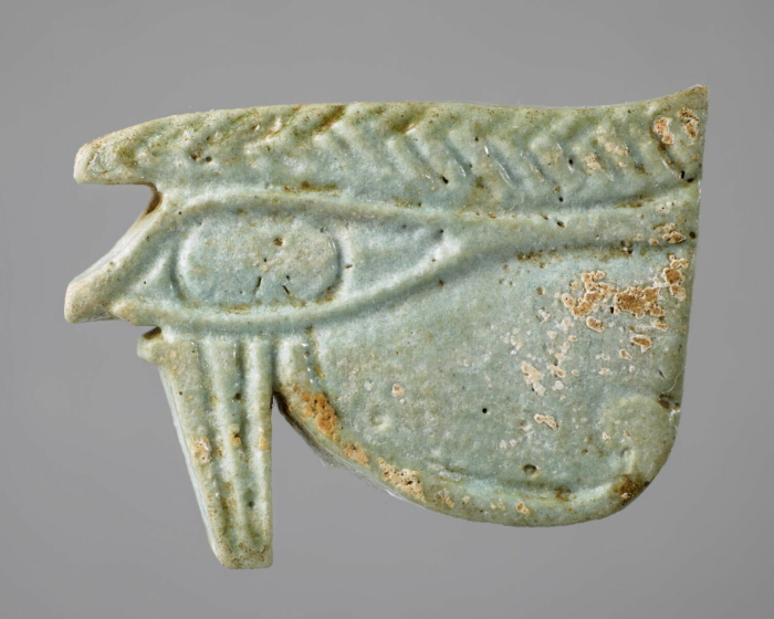 Simple two-sided udjat amulet