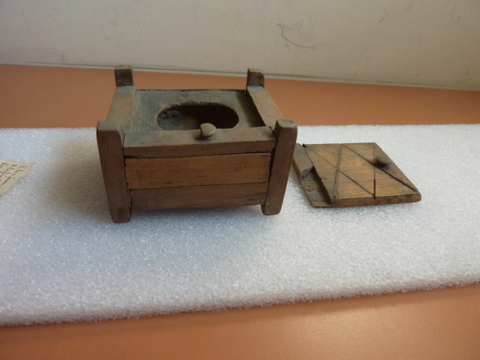 rectangular box with feet