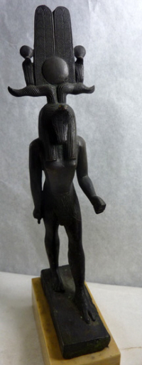 statue