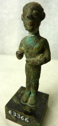 statue