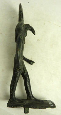 statue