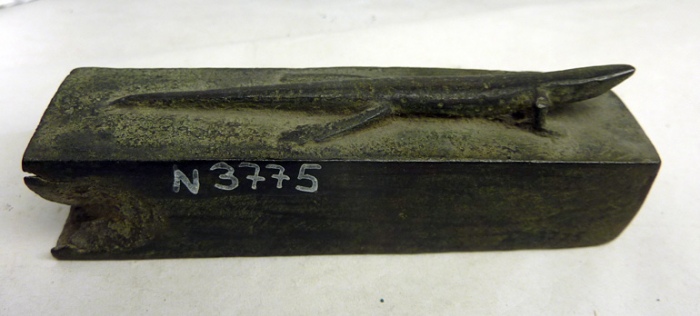 lizard sarcophagus; figurine; animal mummy