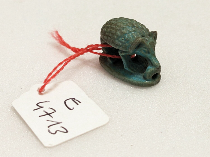scaraboid; figurine