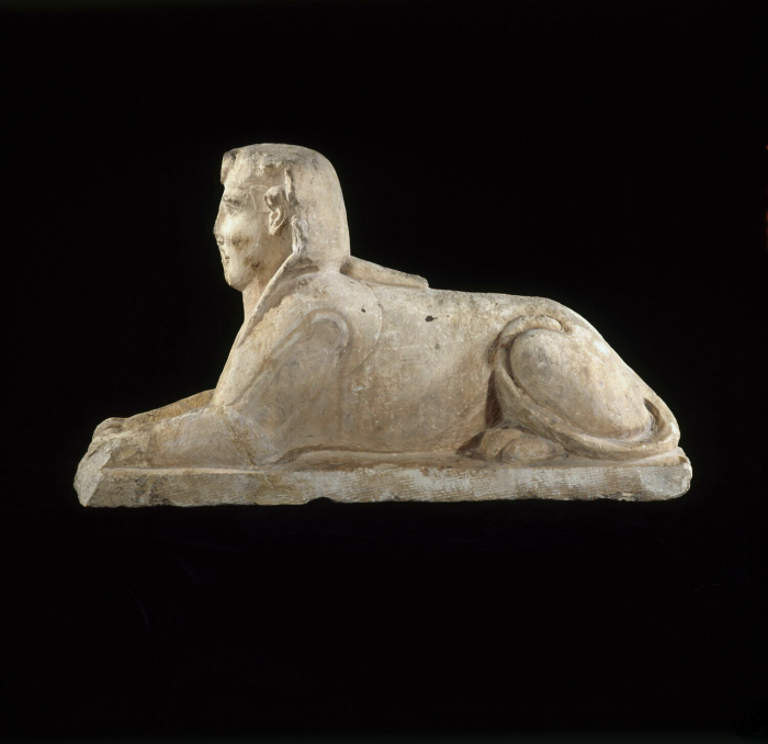 statue