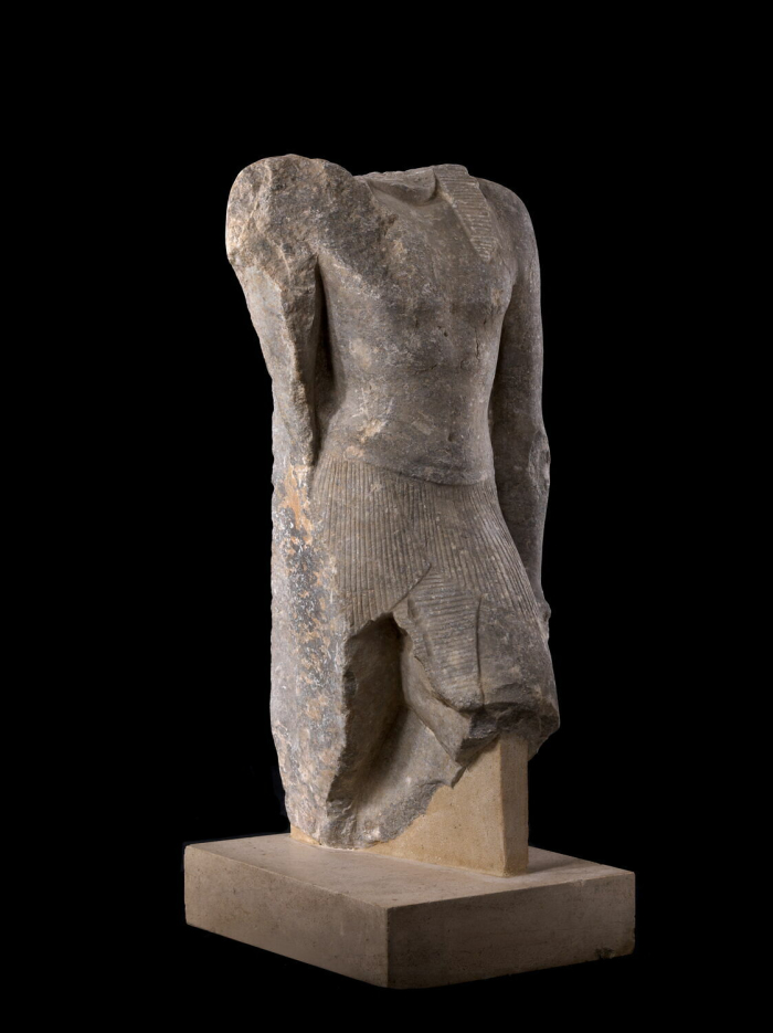 statue
