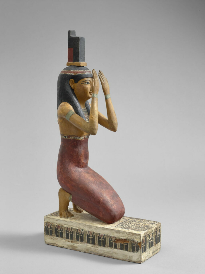 statue