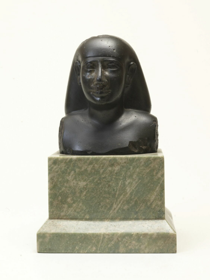 statue