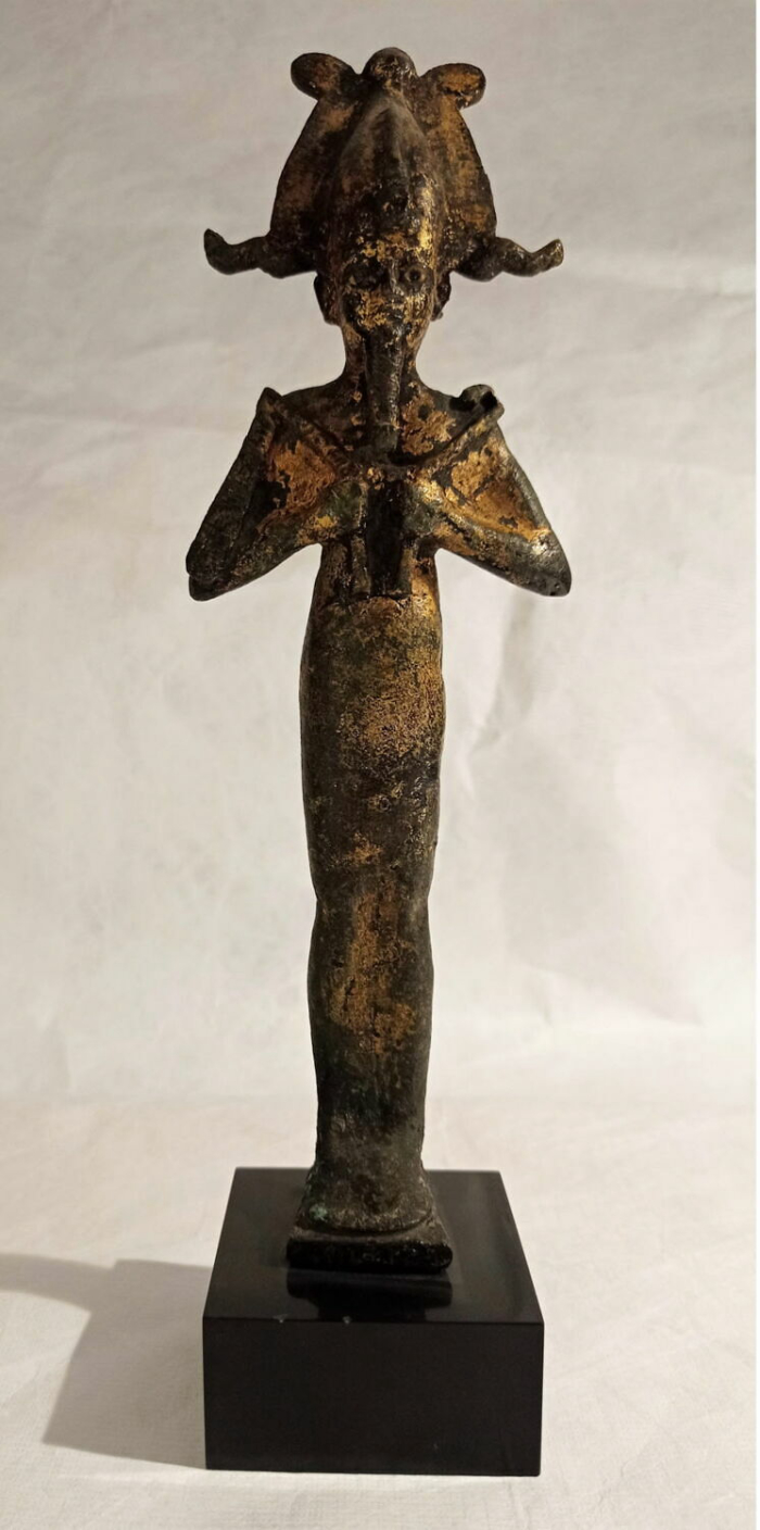 statue