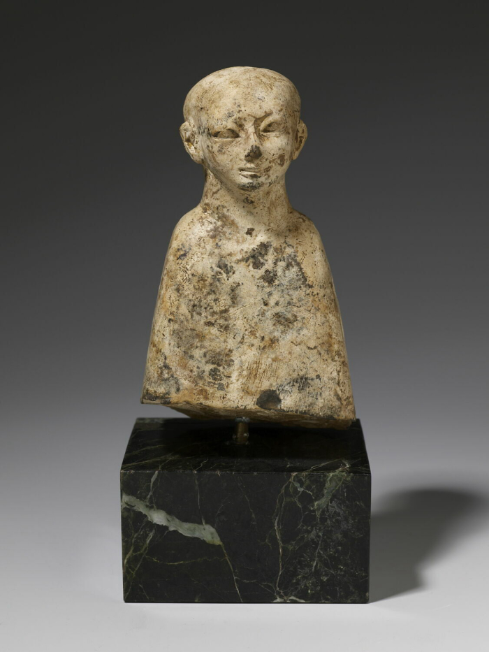 statue of lararium