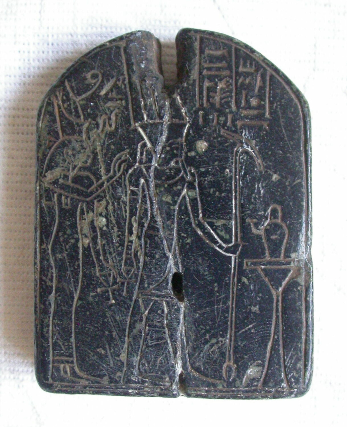 curved stele; miniature stele; double-sided stele